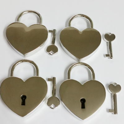 00 ☆ 实拍s925纯银微镶锆钻镂空爱心小吊坠锁心钥匙项链迷你小钥匙银