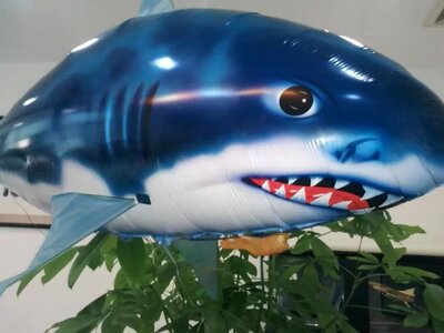 广东深圳批发红外线遥控大鲨鱼氦气球批发/超大玩具小丑鱼飘空球
