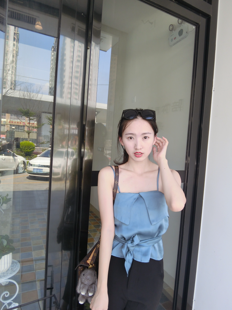 绑美女挠美女★骚妹82297444(q)』半胸脚心下图片