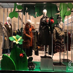 春天橱窗装饰陈列女王花摆件dp点商场展厅服装店绿叶氛围场景布置