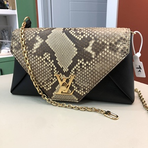 lv/路易威登  蛇皮拼牛皮链条包