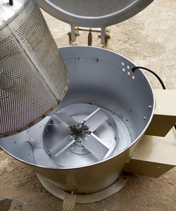 工业铜米脱水烘干机 深孔钻脱油机甩油机 400*300型离心式甩干机