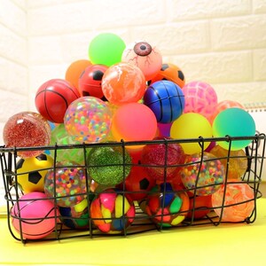 60号特大弹力球儿童宝宝弹弹球户外游戏玩具扭蛋机跳跳球实心橡胶