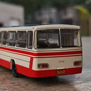 北京公交车模型原厂开门