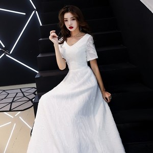 适合参加年会的服装