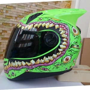 摩托车头盔怪兽