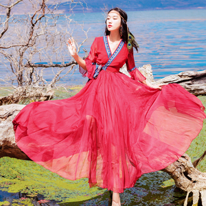 民族风复古喇叭袖红色连衣裙旅拍文艺女神范度假风拍照衣服唯美潮