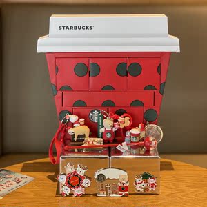 星巴克现货圣诞盲盒新年套餐伙伴小熊徽章冰箱贴挂件钥匙扣套装