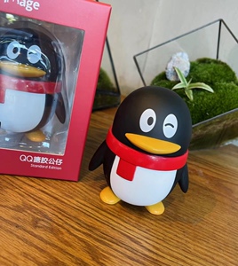 现货正版腾讯鹅厂qq手办 搪胶企鹅公仔娃娃 q哥汽车摆件创意礼物