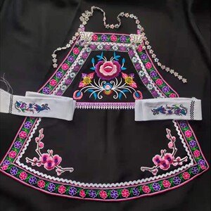 贵州少数民族服装布依族手工绣花围腰