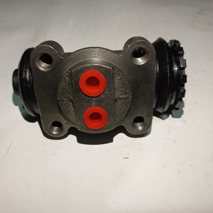 一汽哈轻 小解放大柴498 490发动机 1046 1047前后油刹车制动分泵