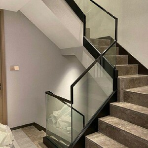 贵阳师傅上门安装家装玻璃楼梯扶手阳台玻璃护栏玻璃栏杆定制施工