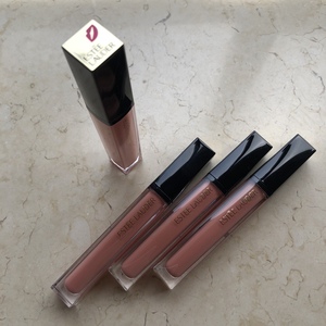 国内现货estee lauder/雅诗兰黛花漾倾慕唇彩唇釉裸肉粉色唇蜜104