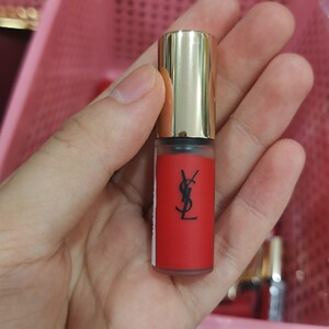 现货ysl 圣罗兰丝绒哑光唇釉01号 中样小样3ml 正红色 2件包邮