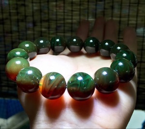 腾冲不二家缅珀 纯天然缅甸琥珀 绿珀孔雀绿变色龙国工手串