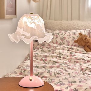 北欧ins浪漫花朵装饰灯少女卧室床头台灯充电小夜灯高级感氛围灯