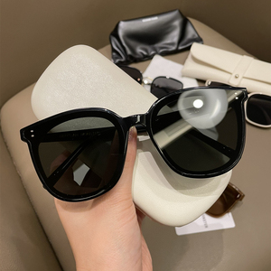 gm墨镜新款潮女her大脸显瘦奶solo白色方框圆脸复古太阳眼镜