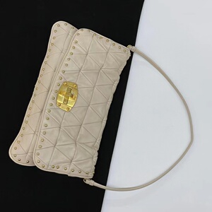 中古缪缪miumiu浅粉色铆钉单肩包已嫁