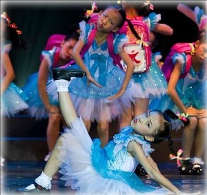 包邮六一儿童舞台演出服装女蓬蓬裙公主纱裙团体上学啦舞蹈表演服