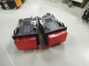 原装二手拆机进口OMRON欧姆龙方形自锁按钮开关A3SJ-802  红色2个