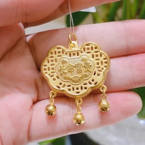 周大福儿童宝宝长命锁足金黄金999吊坠专柜正品f219142