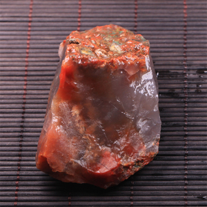 保山南红玛瑙 天然原矿冰飘俏色原石带皮毛料 雕件雕刻料 308克