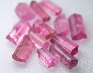 浓粉色甜粉色碧玺矿标 碧玺原石标本 49元/颗随机发天然电气石c39