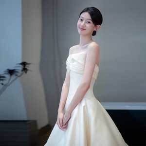 韩式缎面婚纱2021新款气质新娘简约白色抹胸出门纱旅拍小个子礼服