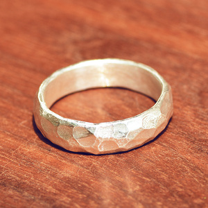 月醒南国弧形锤纹戒指 纯手工定制999足银男士菱形设计师情侣对戒