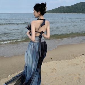 海边沙滩裙女蓝色印花挂脖连衣裙波西米亚度假风性感V领露背长裙