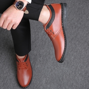 2020夏天的防滑板鞋男鞋子韩版厨师上班耐磨好穿休闲皮鞋厨房工作