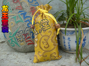 殊胜装藏龙王宝瓶宝袋