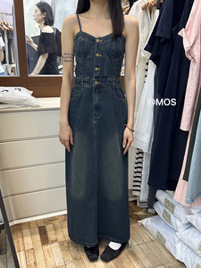 MOS2024夏季新款韩版设计感修身显瘦休闲百搭吊带牛仔连衣裙现货