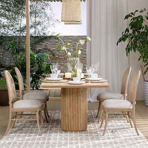 民宿餐桌小户型