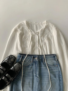 白色亚麻棉麻衬衫法式长袖上衣女士2024年夏季新款系带蕾丝边衬衣