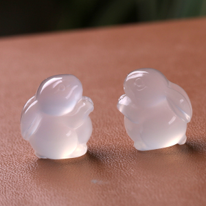 天然保真高冰玉髓兔子吊坠玛瑙十二生肖可爱小兔子挂件包挂饰品