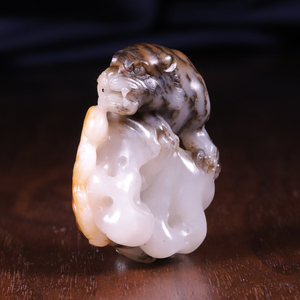 【已结缘】和田玉籽料虎手把件男士新疆天然红皮十二生肖老虎挂件