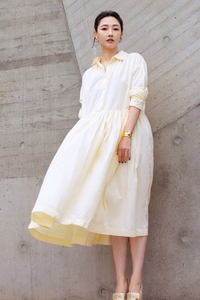 白百何明星同款2023夏季休闲显瘦压褶纯棉淡黄衬衫式中长款连衣裙