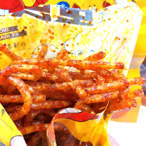 周氏华美蟹黄面辣条火鸡面老式金丝条怀旧麻辣零食42g满20袋包邮