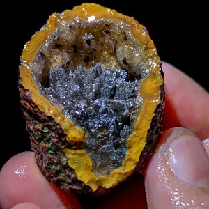 宣化战国红玛瑙原石水晶洞保健品摆件茶宠招财少女桌面摆件