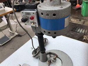 服装钻孔机加热