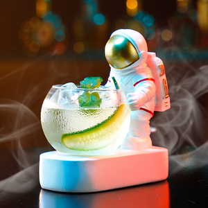 创意鸡尾酒杯宇航员太空人发光网红果汁杯冷饮杯个性分子烟熏酒杯