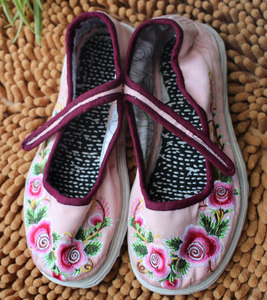 包邮大理无量山纯手工缝一字搭扣浅口鞋 女式绣花千层底养脚布鞋