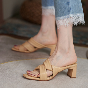 夏季杏色中高跟凉拖鞋女外穿百搭拖鞋方头粗跟露趾一字拖大小码