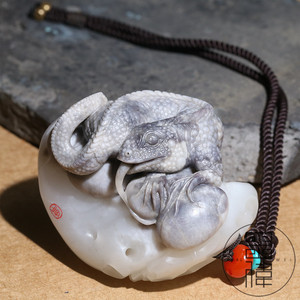 聚友堂玉雕工作室新疆和田玉籽料白玉蜥蜴守护瑞兽挂件吊坠手把件