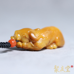 聚友堂玉雕新疆和田玉籽料苏工男士女士43克黄沁牛手把件吊坠挂件
