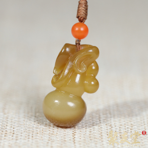 聚友堂玉雕新疆和田玉籽料5.2克苏工男女士且末糖玉葫芦玉坠挂件