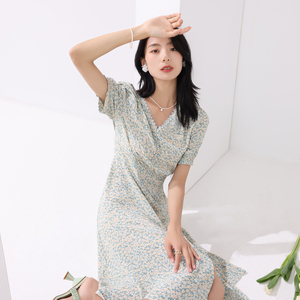诗织碎花气质连衣裙女2021新款夏季显瘦高端小个子温柔仙女长裙子