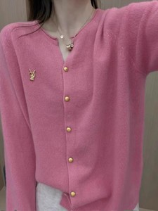 24春装新款羊绒小开衫女圆领短款羊毛衫纯色针织毛衣气质胸针外套