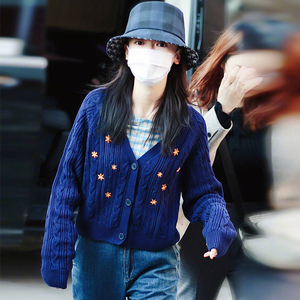 吴谨言同款藏蓝色v领刺绣毛针织开衫外套女宽松麻花毛衣上衣新潮